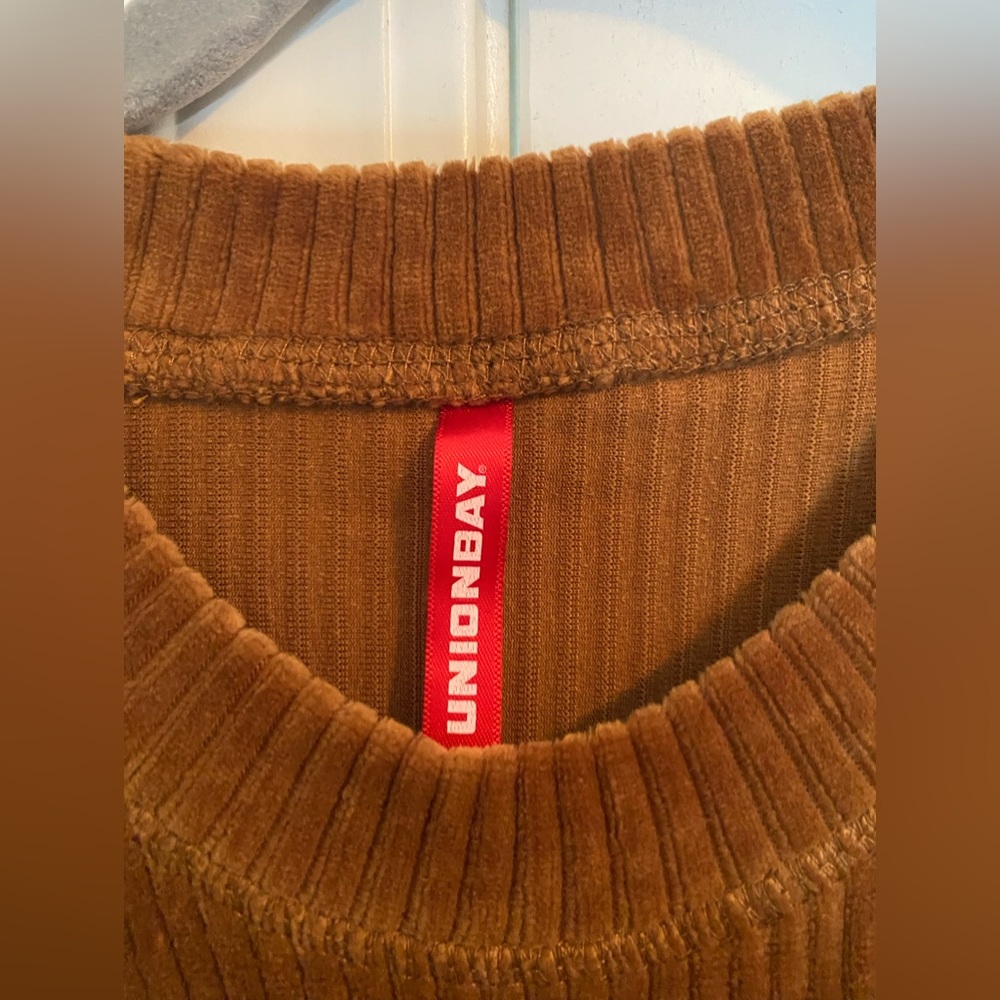 Unionbay Velvet Cropped Top - Picture 2 of 4